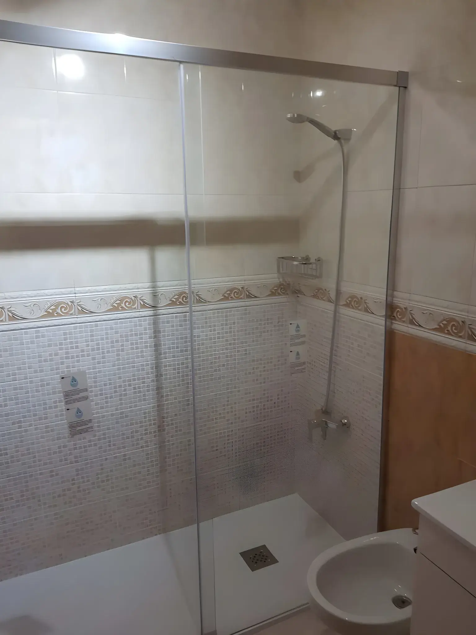 Reforma de baño con cambio de bañera por plato de ducha en Jaén